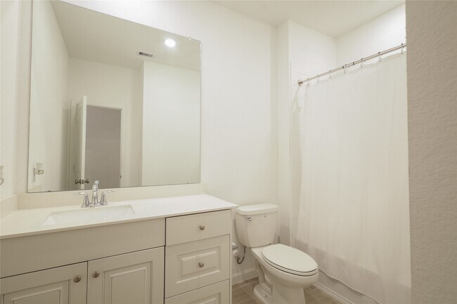 Building Photo - 27011 Aurora Gdn Ln