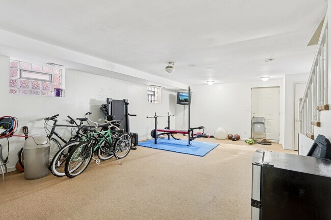 Building Photo - 3432 S Prairie Ave