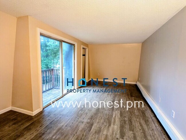 Building Photo - 1074 Hallowell Litchfield Rd