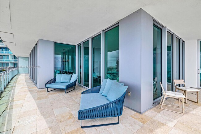 Building Photo - 10295 Collins Ave