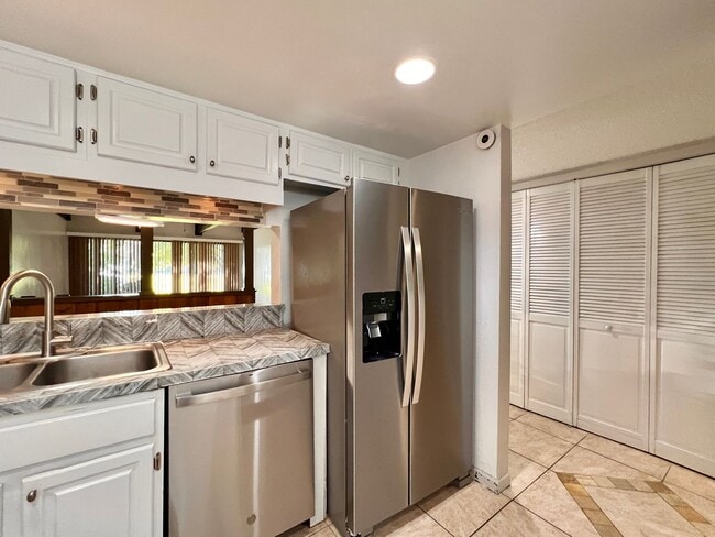 Building Photo - PRICE REDUCED!  Stylish 2 BR 2 BA Condo w/ Modern Amenities & Prime Parking!