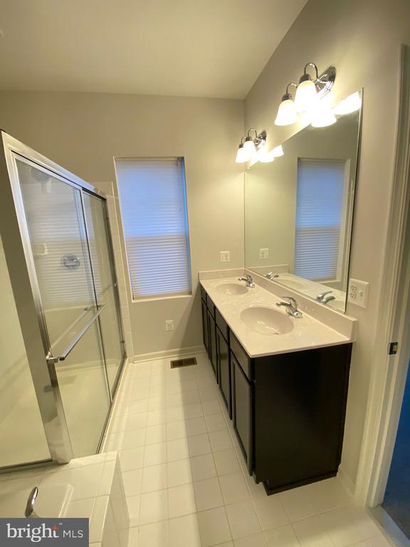 Building Photo - 235 Crofton Ct