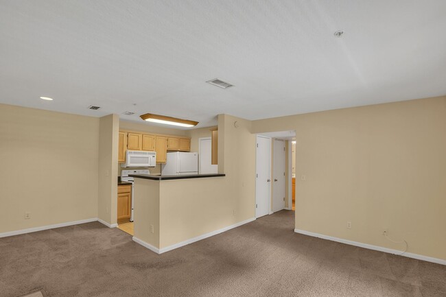 Building Photo - 1 bedroom/ 1 bathroom with one car garage ...