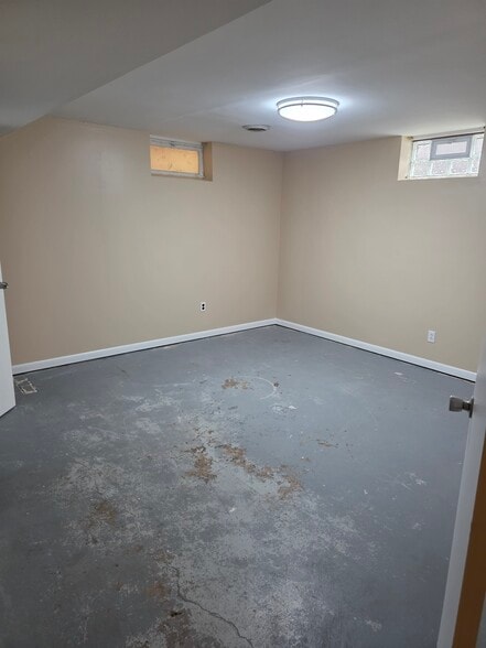 Building Photo - 65 Valley St