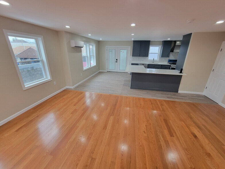 Building Photo - 33 Hamilton St