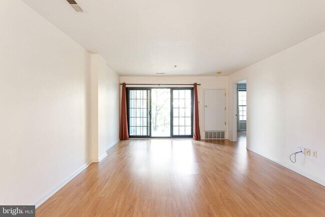 Building Photo - 2 Leverington Ave
