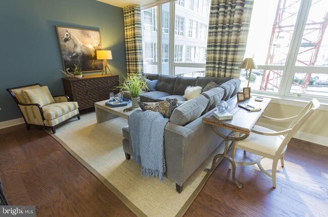 Building Photo - 2000-24-1924 Arch St