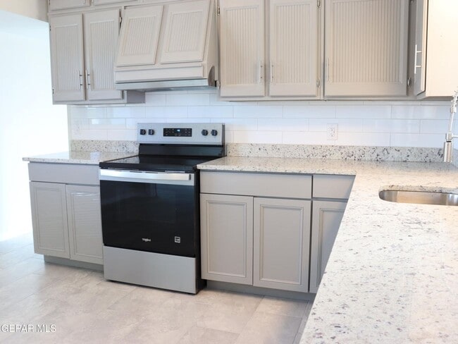 Building Photo - Beautiful 3 bed/2 baths and more for RENT