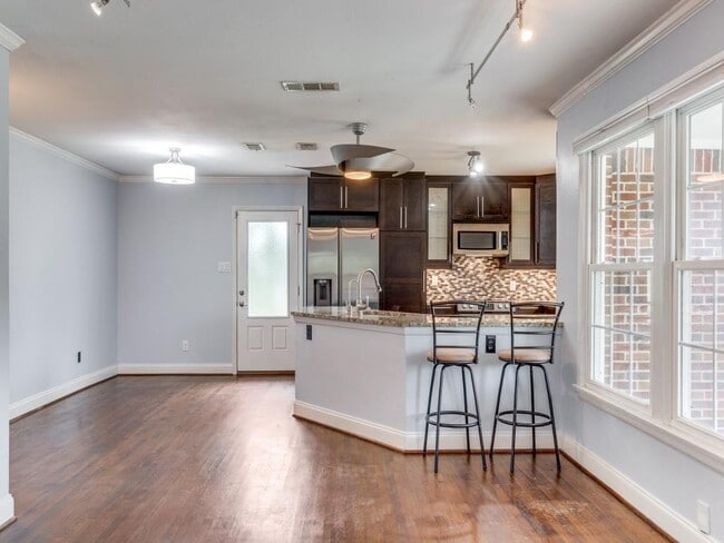 Building Photo - 9520 Ash Creek Dr