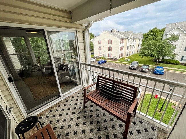 Building Photo - Stylish and Light-filled 2 Bedroom 2 Bathr...