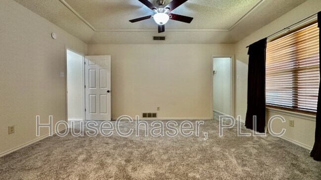 Building Photo - 6814 Hyden Ave