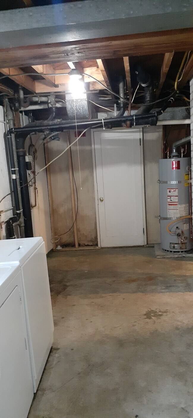 Building Photo - 5708 40th Ave NE