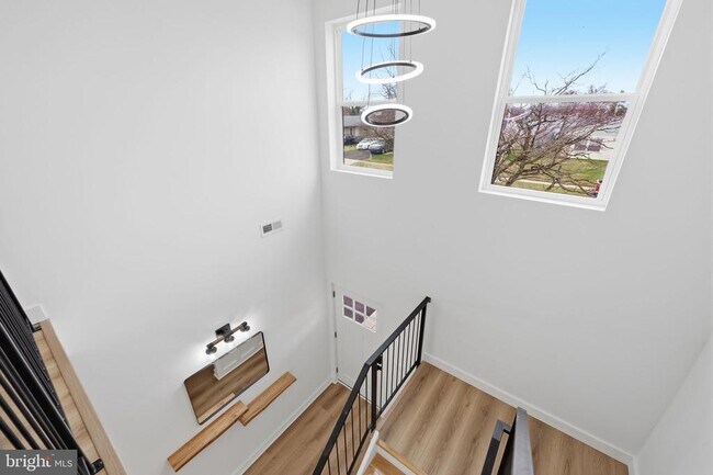 Building Photo - 31 Swan Ln