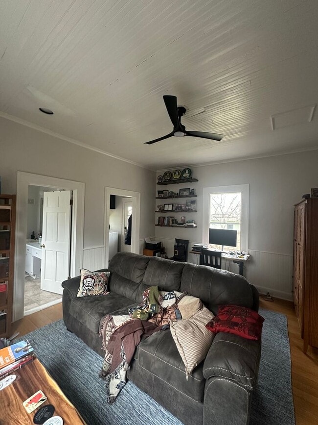 Building Photo - Shotgun Home in the Boulevard Neighborhood - Move in date June 1st, 2026