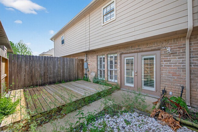 Building Photo - 6700 Richardson Rd