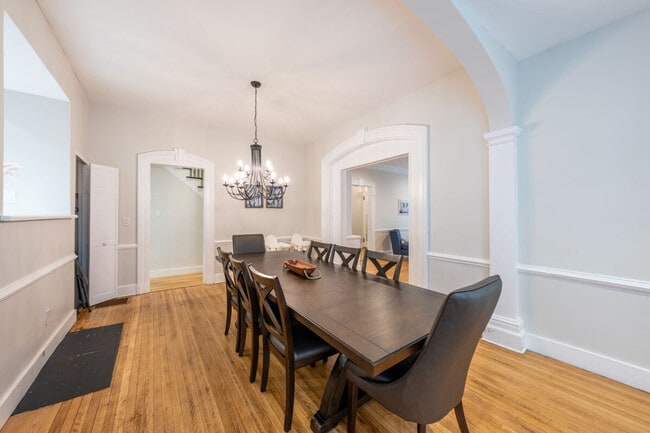 Building Photo - 139 W 4th Ave