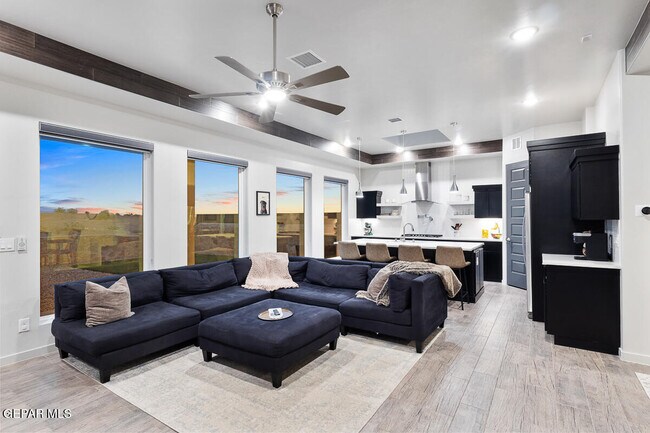 Building Photo - 870 Airship Pl