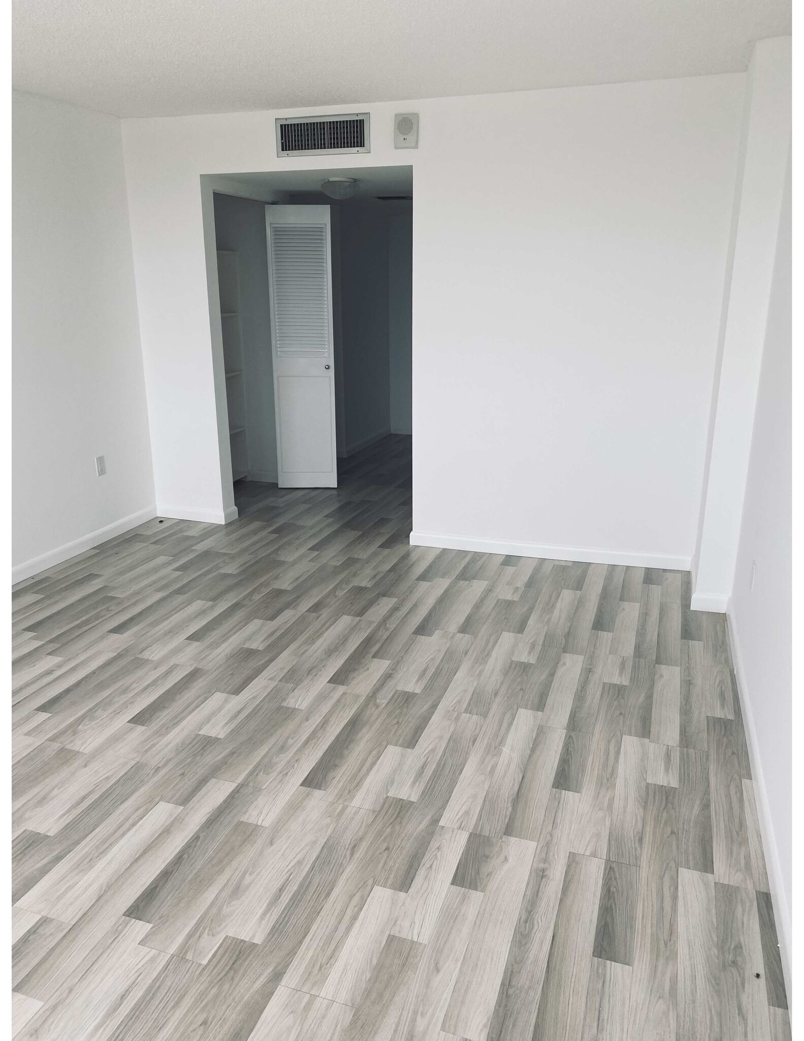 Building Photo - 13155 Ixora Ct