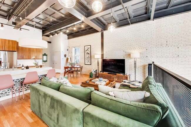 Building Photo - 1128 W Ardmore Ave