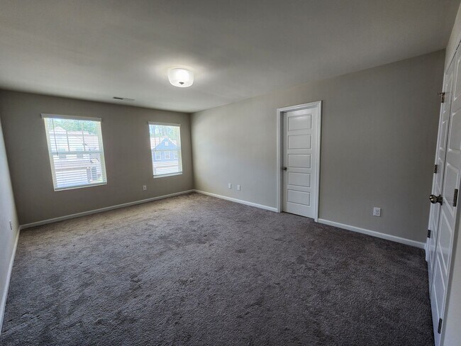 Building Photo - 3 Bedroom Townhome Community on Lake Wylie