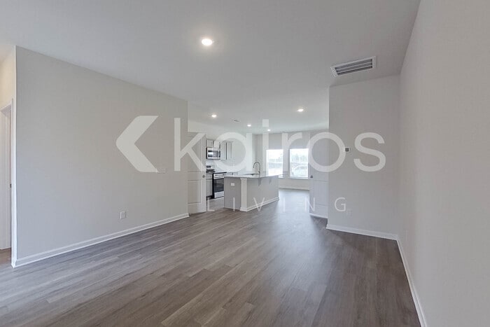 Building Photo - 2241 Banyon Cir