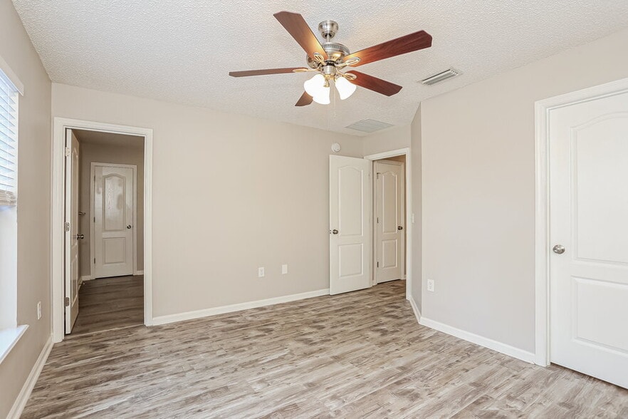 Building Photo - 859 Collinswood Dr