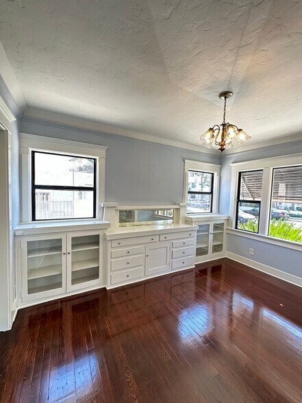 Building Photo - 548 Magnolia Ave