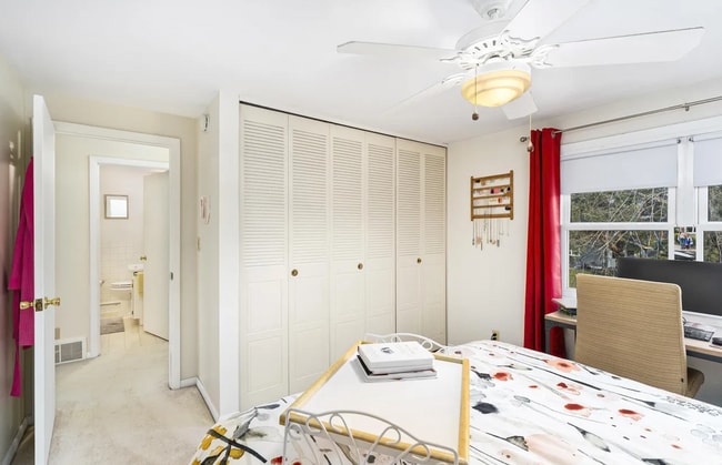 Building Photo - Three Bedroom Townhome n Aspenwood!