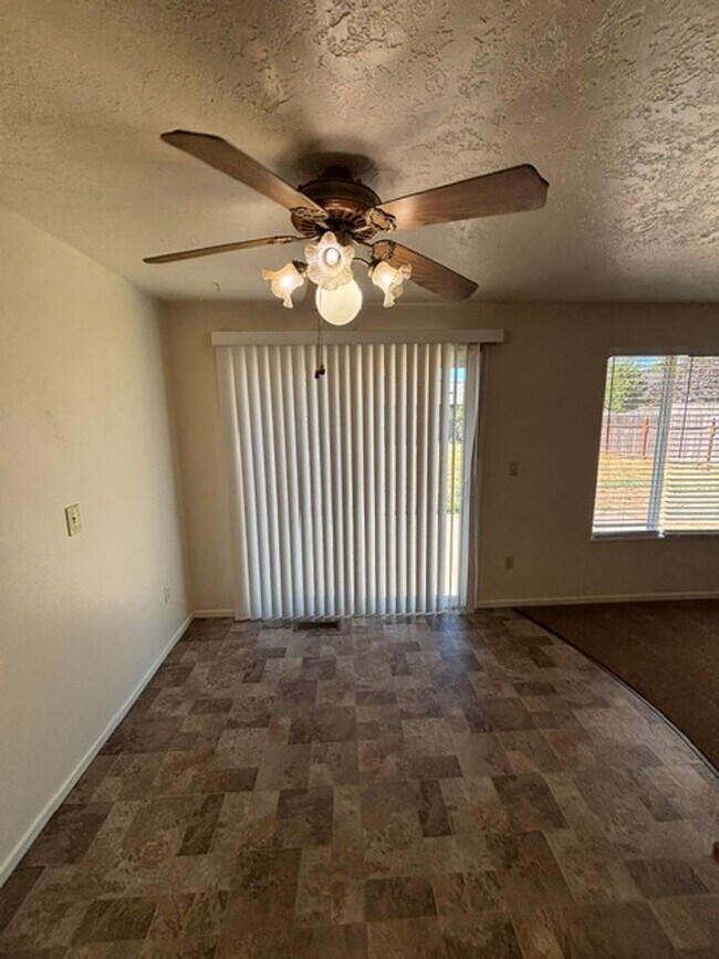 Building Photo - 408 E Pinehurst Dr