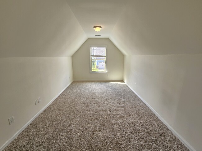 Building Photo - 185 Bur Oak Dr