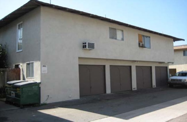 Building Photo - Rosewood Apartments