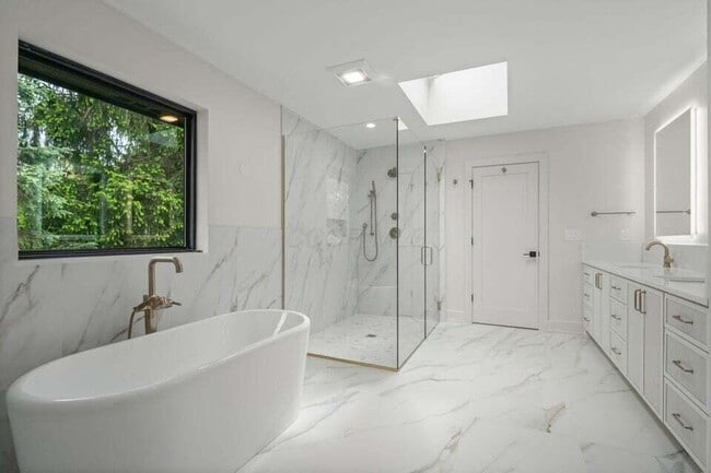 Building Photo - 2777 Donna Dr