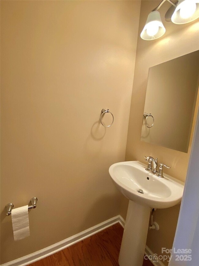 Building Photo - 2601 Silverthorn Dr