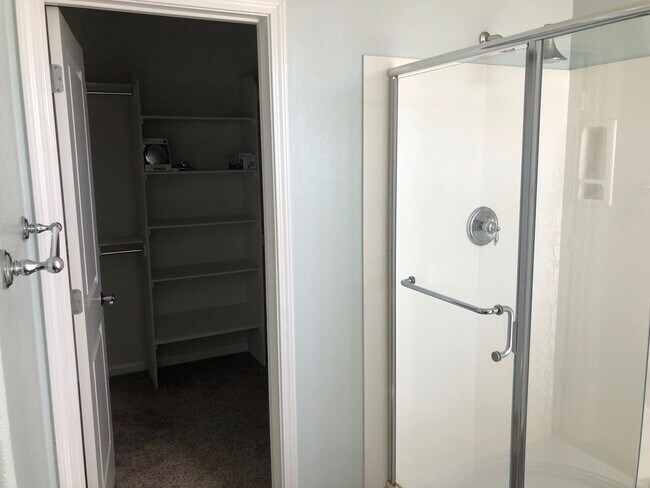 Building Photo - Beautiful 3 B/D 2.5 BA House in Roseville-COMING VERY SOON! ACT FAST AND APPLY NOW AS THIS PROPER...