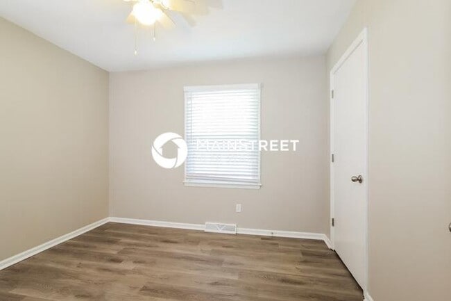 Building Photo - 3 Bedroom Pet-Friendly Home in Parkville, MO with Main Street Renewal