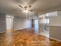 Building Photo - Newly Renovated 1-Bedroom Apartment in Wes...