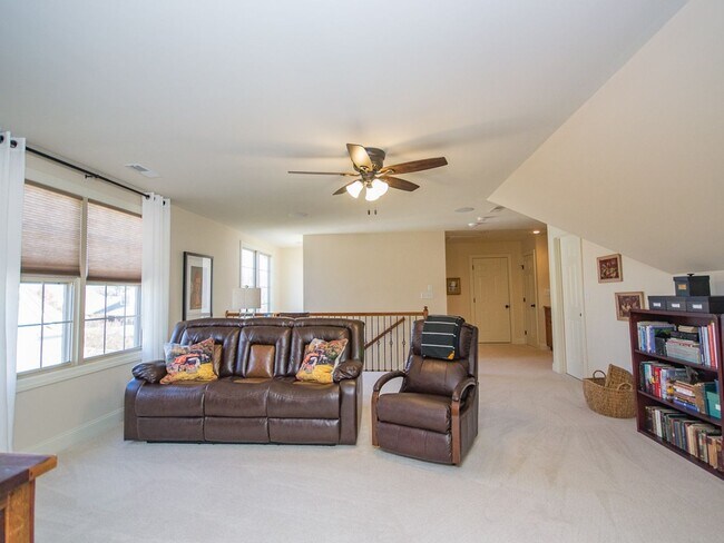 Building Photo - Lake Forest Subdivision. Enjoy all the amenities!