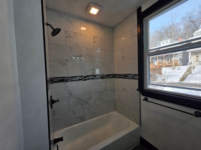 Building Photo - Fully updated 24 bedroom 1 bathroom apartment for rent in Crafton!