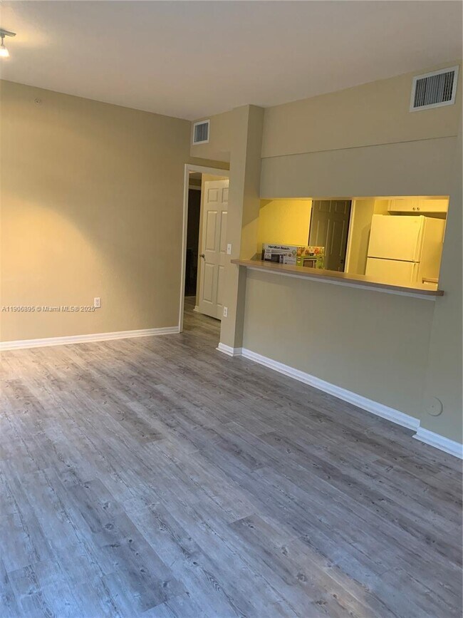 Building Photo - 6572 W Sample Rd