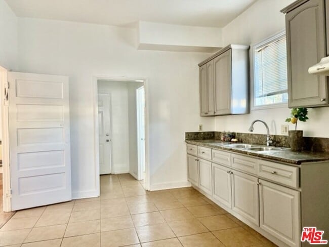 Building Photo - 2226 Johnston St