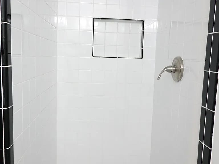 Building Photo - 910 Kennebec Ave