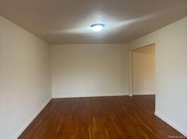 Building Photo - 89-20 55th Ave