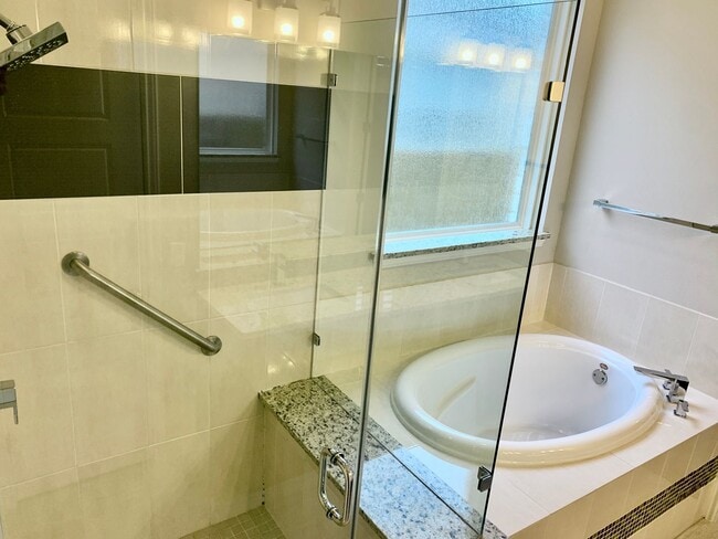 Building Photo - 15420 Iveans Way