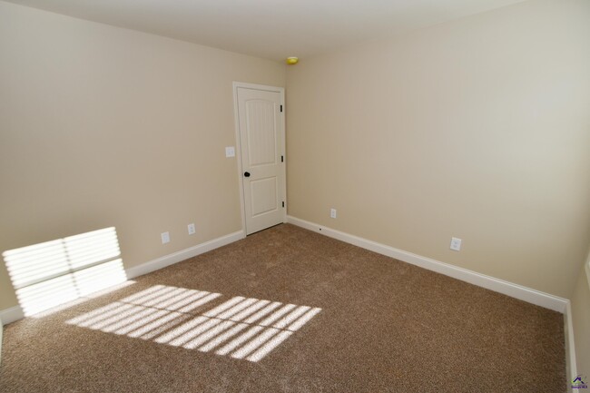 Building Photo - 204 Otters Rdg Dr