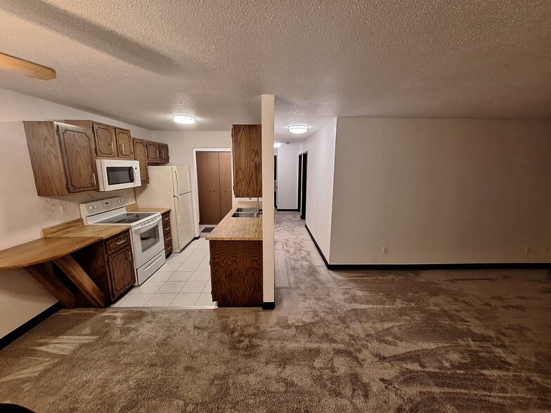 Building Photo - 341 Prairiewood Cir S