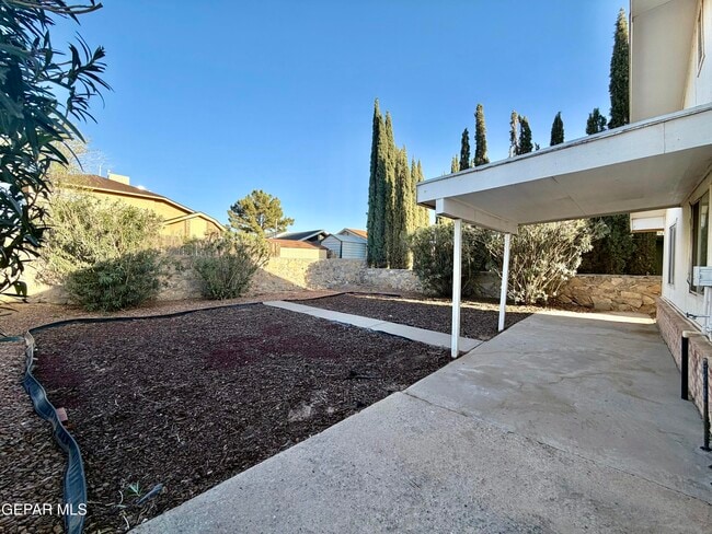 Building Photo - 1808 Loanda Ln