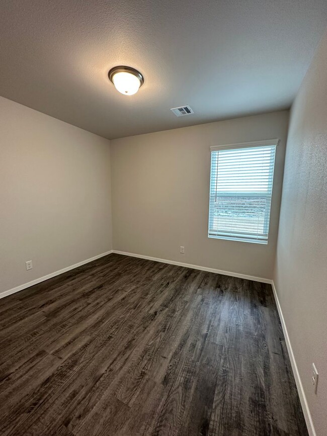 Building Photo - *Pre-leasing* Three Bedroom | Two Bath Hom...