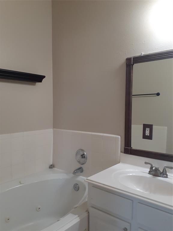 Building Photo - 9927 Driftwood Park Dr