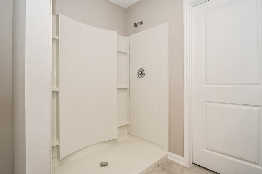 Building Photo - 7355 New Mdws Ct