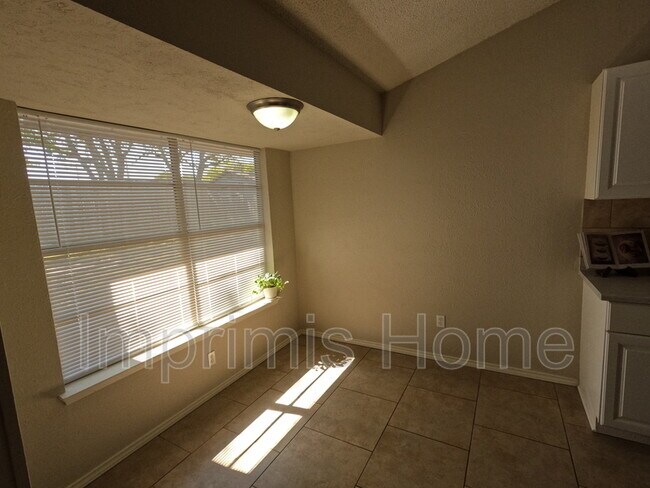 Building Photo - 430 Ridgewood Dr